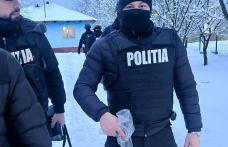 Percheziții ale polițiștilor botoșăneni: armă de calibru 9 mm ridicată dintr-o casă din Cristinești