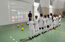Orele de sport devin ore imersive în România. Elevii fac mișcare și învață matematică, română sau științe prin joc