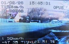 Patru luni fără permis și amendă pentru un tânăr care rula cu 153km/h