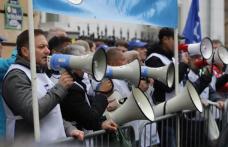 Revenirea la norma de 18 ore pentru profesori nu este posibilă. Bolojan vrea creșterea calității învățământului