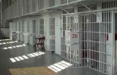 Doi tineri condamnați la închisoare cu executare pentru tâlhărie și conducerea unui vehicul fără permis