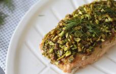 Somon în crustă de fistic