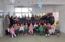 Un pas spre școală: Proiectul „Ghiozdănelul cu viitor” echipează preșcolarii din comuna Dumbrăvița