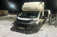 Caroserie parţială a unui microbuz furată din Germania, descoperită la PTF Racovăţ