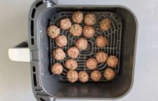Chifteluțe cu carne de vită în friteuza cu aer