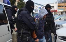 Tânăr de 18 ani arestat pentru trafic de droguri de risc și mare risc