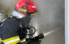 Bunurile depozitate în podul unei casei din Bajura, Darabani, au fost cuprinse de flăcări
