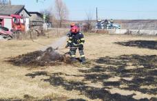 Două case au fost în pericol din cauza unui incendiu de vegetație uscată