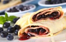 Clătite de post umplute cu dulceață de afine