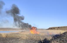 Două incendii de vegetație izbucnite la Vârfu Câmpului și Bălușeni