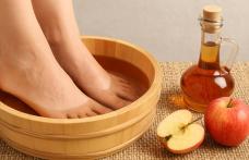 Cum ne ajută o baie la picioare cu oțet de mere?