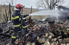 Anexă cuprinsă de flăcări din cauza unui scurtcircuit