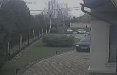 Trei persoane au pătruns în curtea unui necunoscut pentru a se sustrage controlului polițiștilor