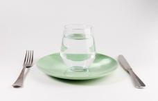 Ce se întâmplă în corpul tău dacă ții post cu apă 3 zile?