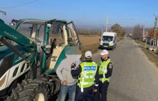 S-a ales cu dosar penal după ce a fost depistat conducând fără permis un tractor neînmatriculat