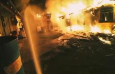 Incendiu violent. O casă și o anexă cuprinse de flăcări în localitatea Poiana, orașul Flămânzi