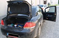 Autoturisme căptuşite cu mii de ţigarete de contrabandă
