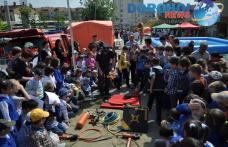 Punct mobil de informare preventivă a I.S.U. Botoşani dedicat Zilei Internaţionale a Copilului