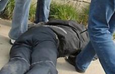 Agent de pază agresat de doi bărbați puși pe ceartă 