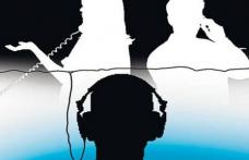 Sute de botoşăneni au telefoanele ascultate