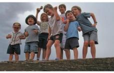 Elevii şi preşcolarii intră de astăzi în vacanţa de vară