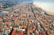 Un român din Italia a murit căzând de pe terasa unei clădiri, unde dormea pentru că în casă era cald