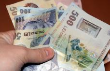 Patru minori cercetaţi după ce au furat 12.000 de lei de la o bătrână