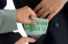 Mită de peste 1600 de euro refuzată de un poliţist de frontieră