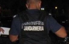 Bărbat surprins de jandarmi în timp ce pătrundea prin efracţie într-un Cafebar