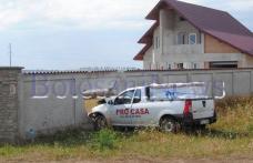 O maşină de la Pro Casa a intrat în gardul unei case