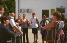 Scandal făcut de un grup de părinţi din Pădureni la Inspectoratul Şcolar Judeţean