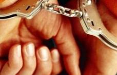 Hoţ prins de poliţişti în podul unui imobil părăsit