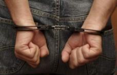 Tânăr reţinut pentru şase furturi din locuinţe şi societăţi comerciale