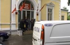 Hoții care au spart sediul PSD Botoșani au fost identificaţi și reținuți de poliţişti