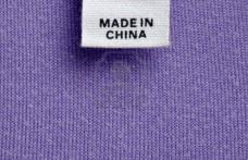 Atenţie la ce purtaţi! O fetiţă a fost desfigurată de hăinuţele „made în China”  primite cadou