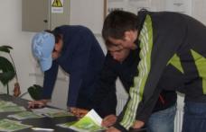 AJOFM: Locuri noi de muncă pentru educatoare, economist și bucătar