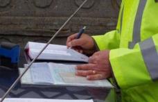 Incident electoral: Tânăr sancţionat pentru că lipea afişe electorale pe stâlpii de iluminat public