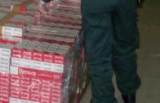 Prinşi de poliţiştii de frontieră cu două colete cu ţigări