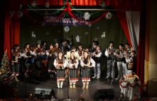 La „Carnavalul zăpezii”: copii prefăcuţi în colinde - FOTO