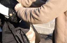 Dorohoian tâlhărit de doi tineri din Botoşani