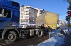 Incredibil! Un TIR şi-a pierdut remorca pe Calea Națională din Botoșani