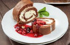 Ruladă cu cremă de fructe de pădure