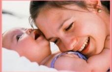 Eşti proaspătă mămică, află cum poţi beneficia de nişte bani în plus
