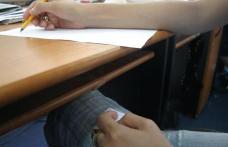 Vezi ce păţesc elevii care copiază la simulare