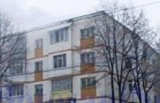 Salvat de pompieri dintr-un apartament cuprins de flăcări