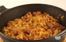 Mâncare de varză cu carne de porc