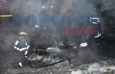Mașină distrusă parțial într-un incendiu