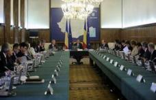Senat: Ordonanţa care reduce numărul de posturi aferente cabinetelor demnitarilor, adoptată
