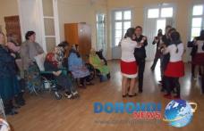 Elevii Şcolii gimnaziale nr.1 Corlăteni au adus un zâmbet bunicilor de la Centrul de bătrâni Vlădeni - FOTO