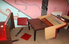 Bar vandalizat de un tânăr băut și pus pe scandal